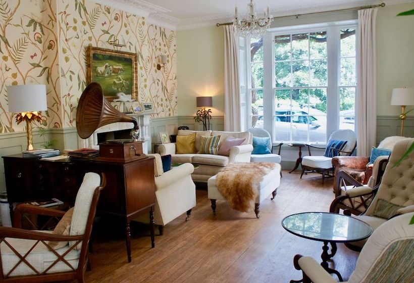 فندق Burleigh Court