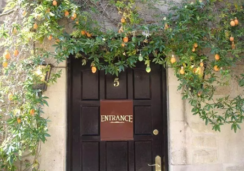 فندق Candlesticks