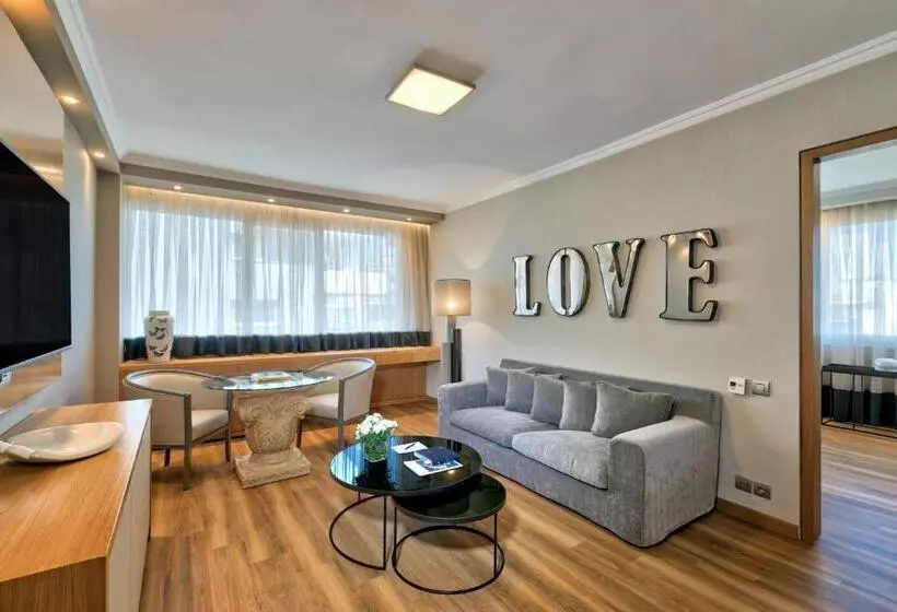 هتل Divani Caravel