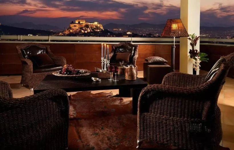 هتل Divani Caravel