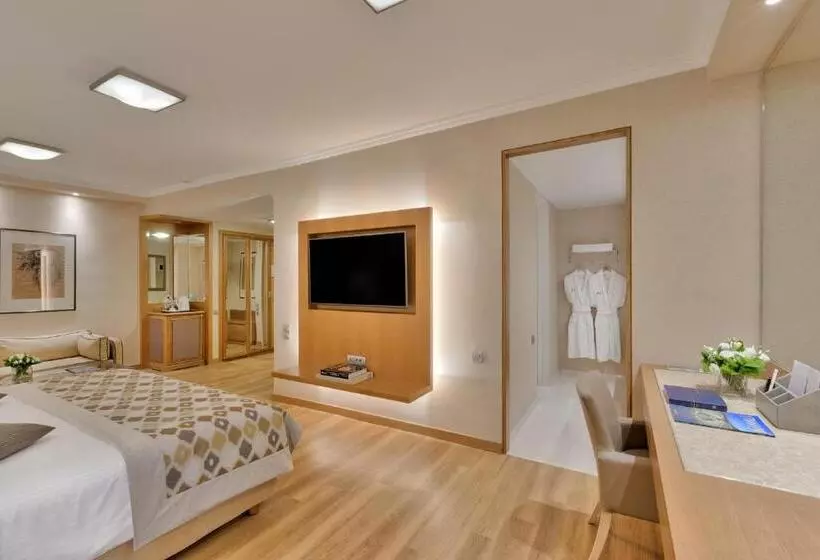 هتل Divani Caravel