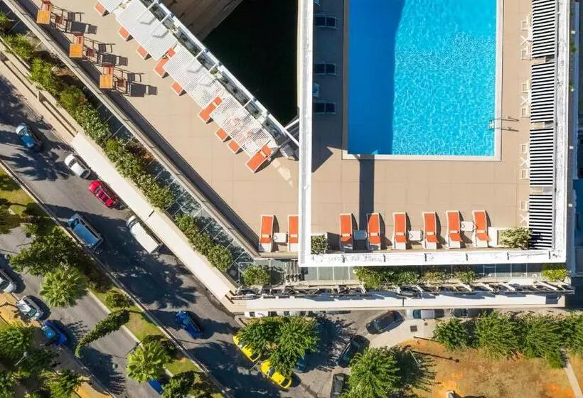 هتل Divani Caravel