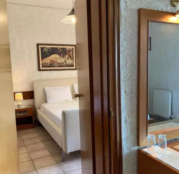 Отель Sariza Spring