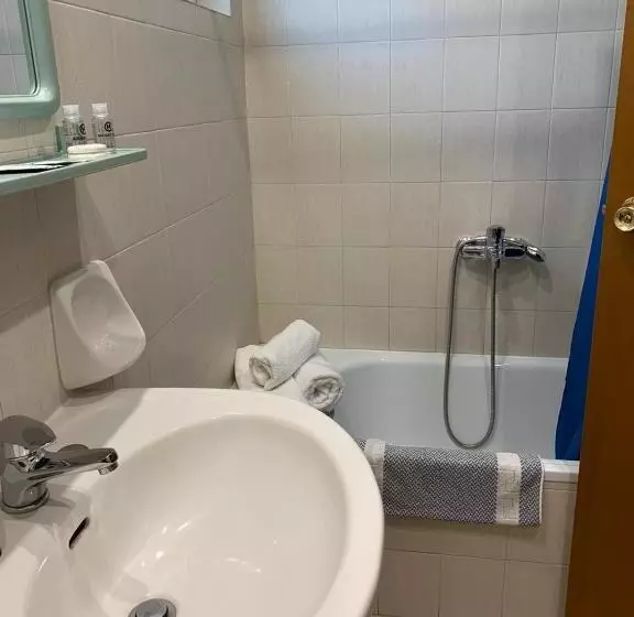 Отель Sariza Spring