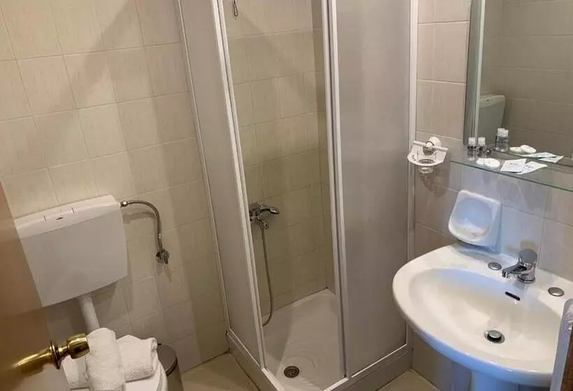 Отель Sariza Spring