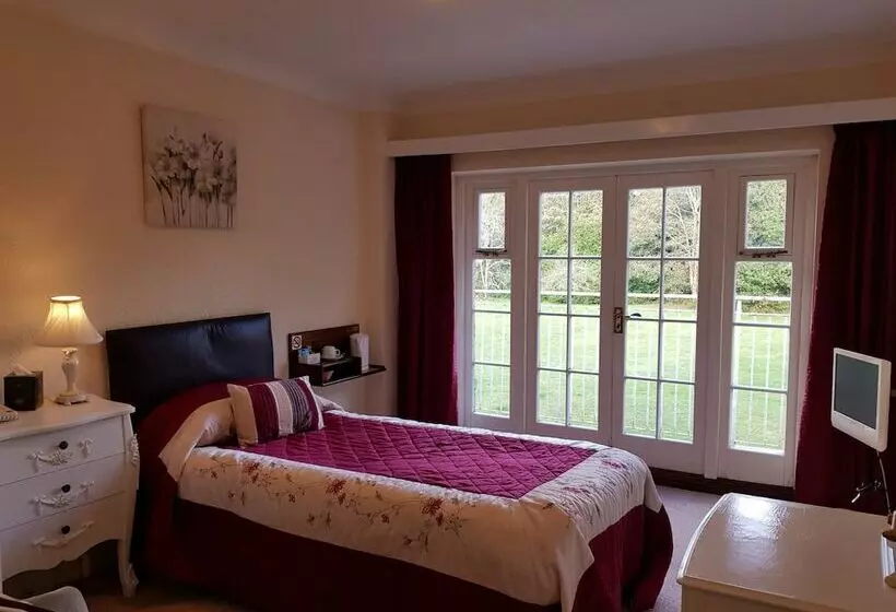 هتل Tyrrells Ford Country Inn &