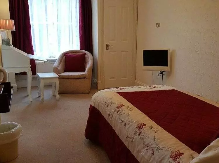 هتل Tyrrells Ford Country Inn &