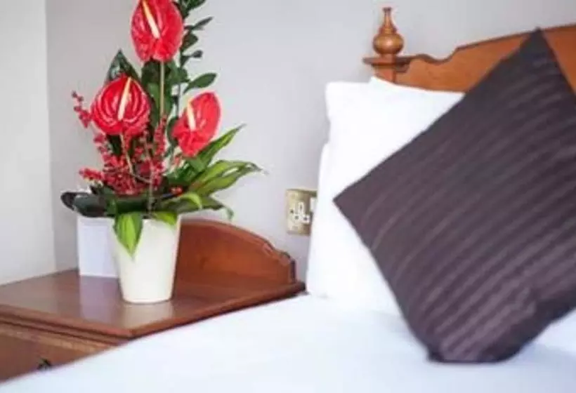 Отель Warren Lodge