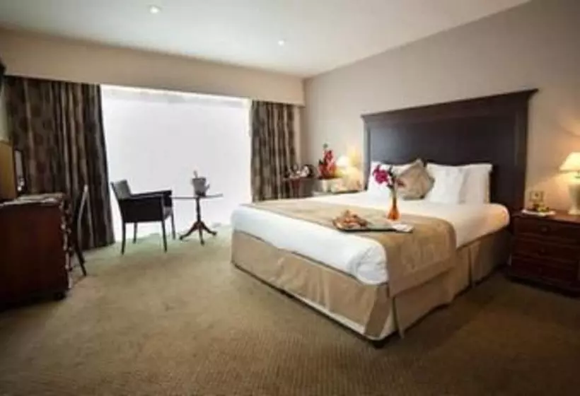 Отель Warren Lodge