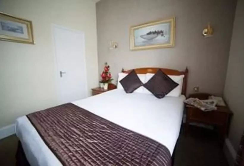 Отель Warren Lodge