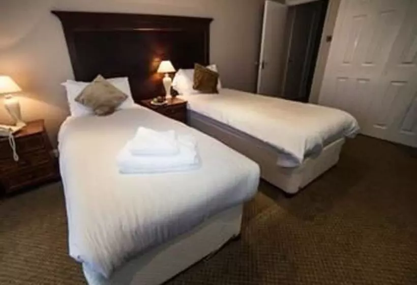 Отель Warren Lodge