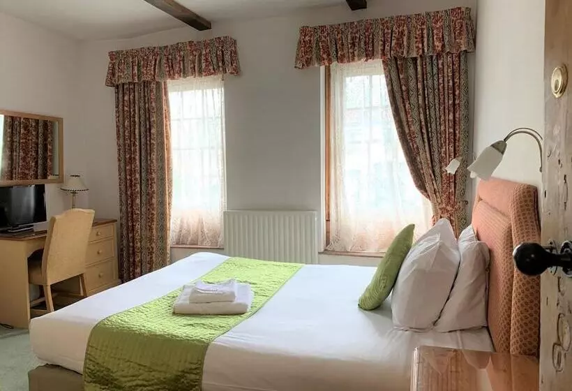 Отель Warren Lodge