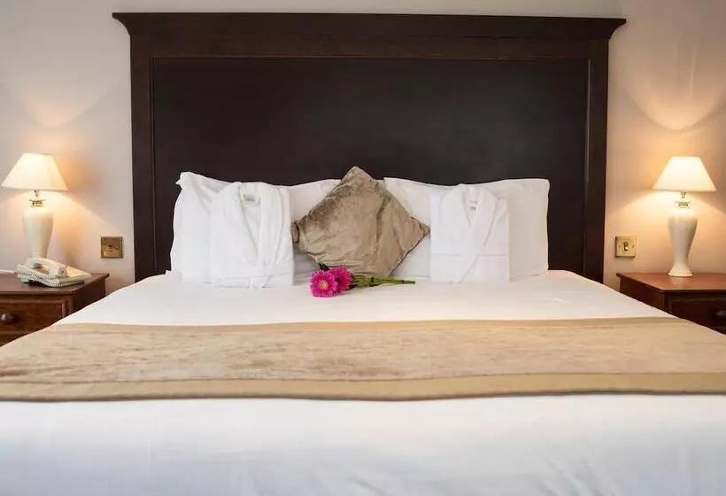 Отель Warren Lodge