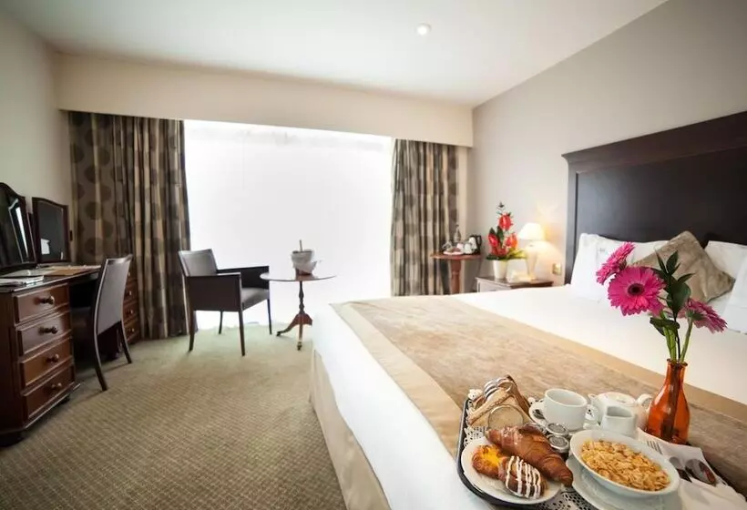 Отель Warren Lodge