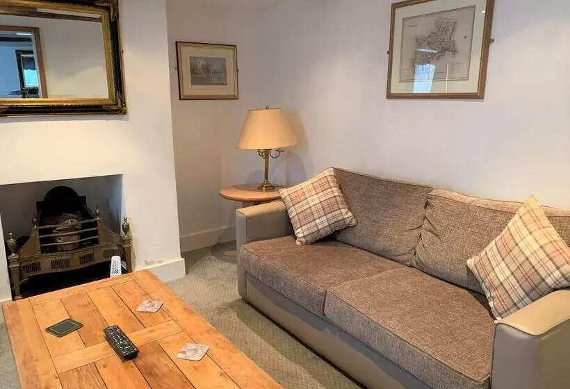 Отель Warren Lodge