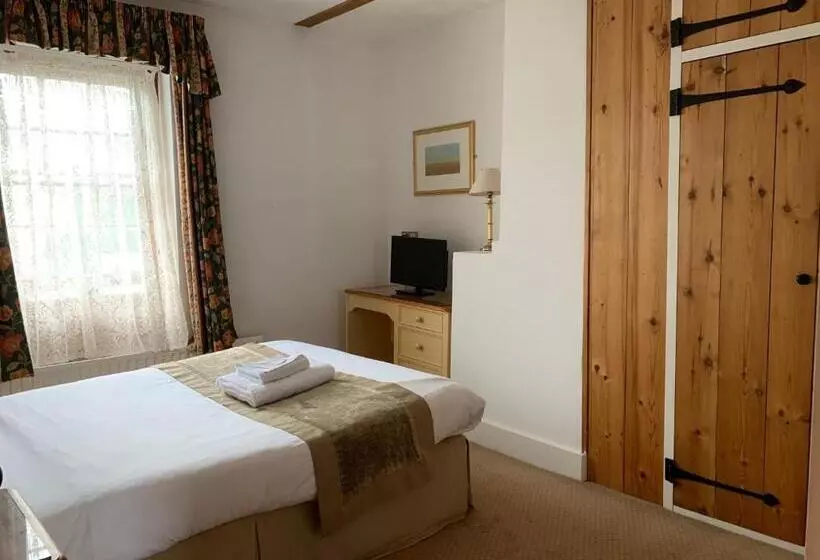 Отель Warren Lodge