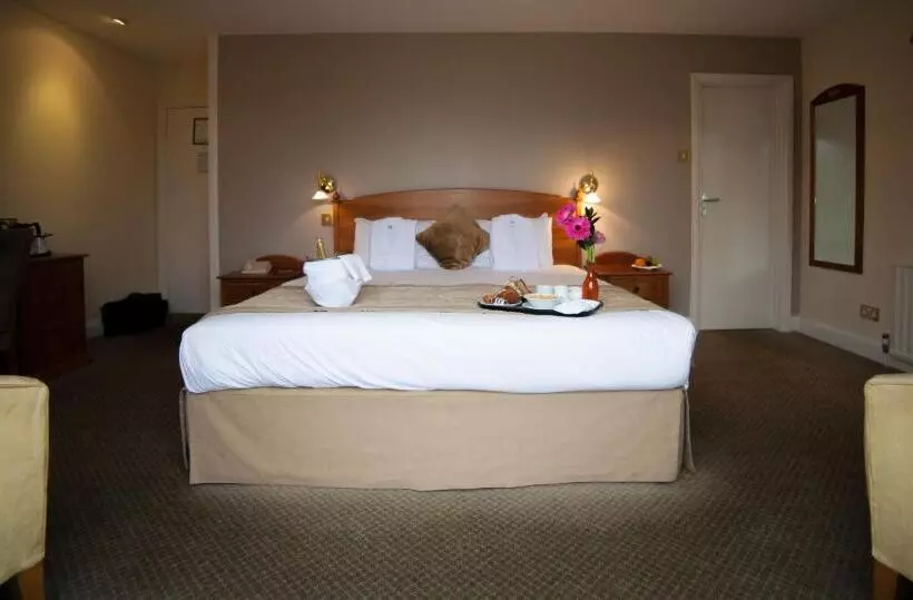 Отель Warren Lodge