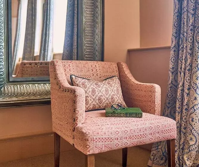 هتل The White Hart