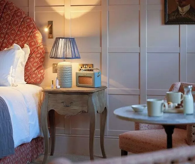 هتل The White Hart