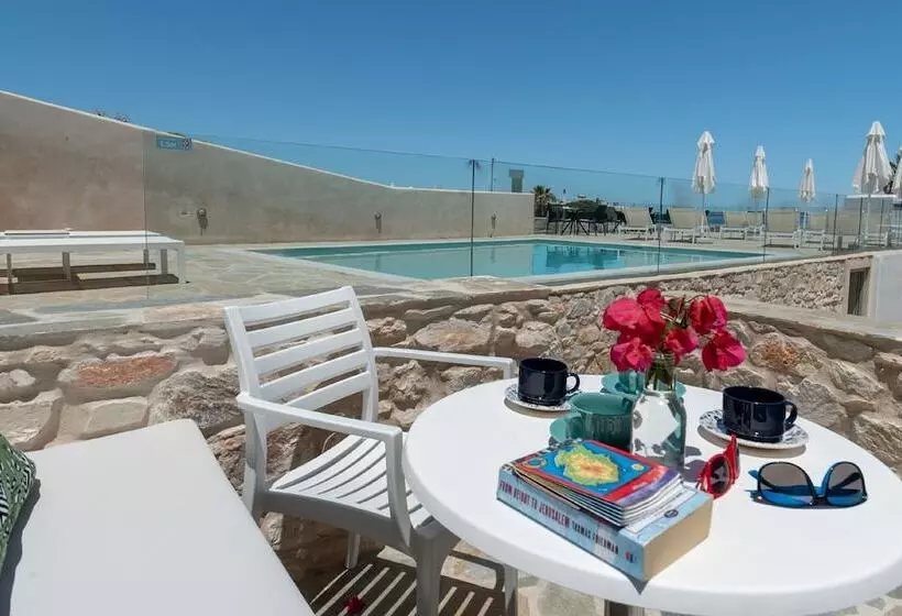 Adonis Hotel & Apartments