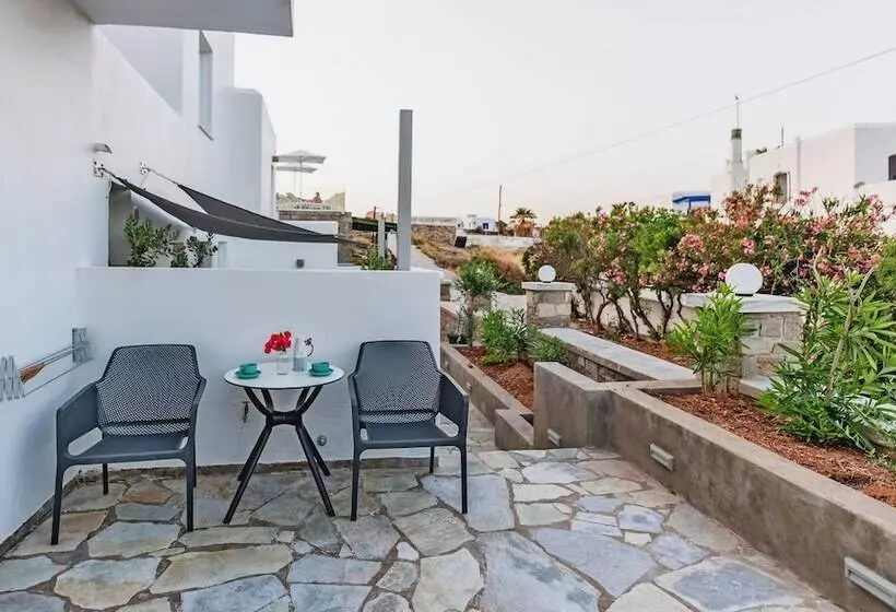 Adonis Hotel & Apartments