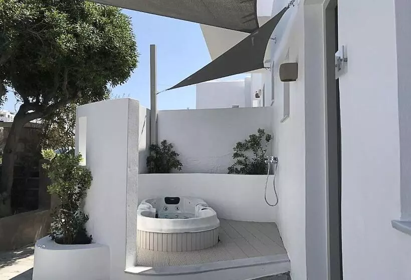 Adonis Hotel & Apartments