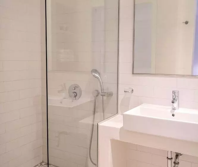 Adonis Hotel & Apartments