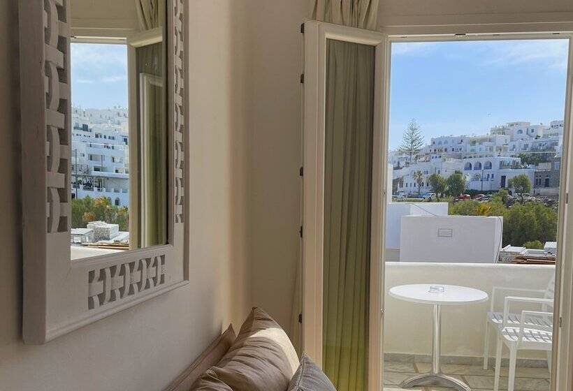 Adonis Hotel & Apartments