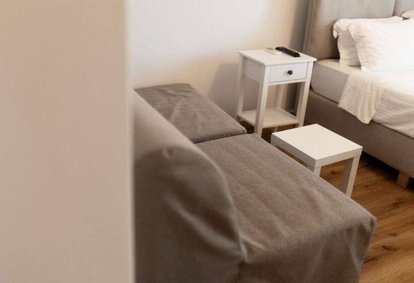 Adonis Hotel & Apartments