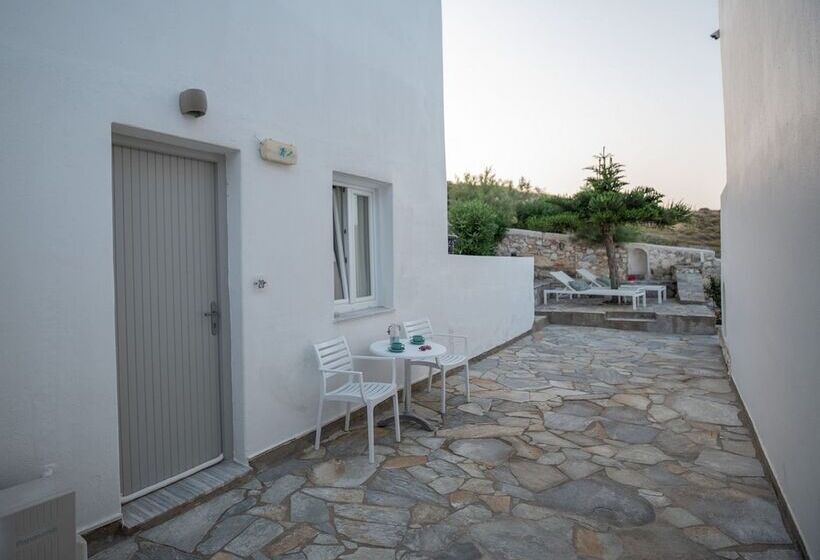 Adonis Hotel & Apartments