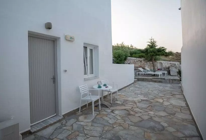 Adonis Hotel & Apartments