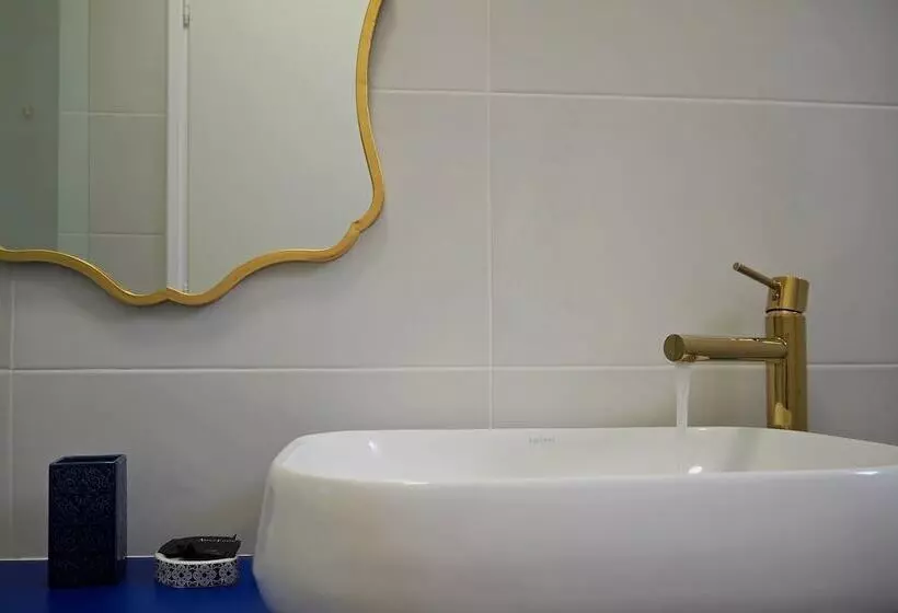 Adonis Hotel & Apartments