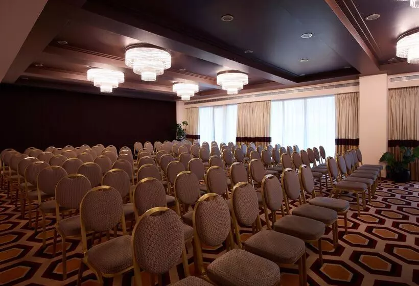 Brown Acropol, a Member of Brown Hotels