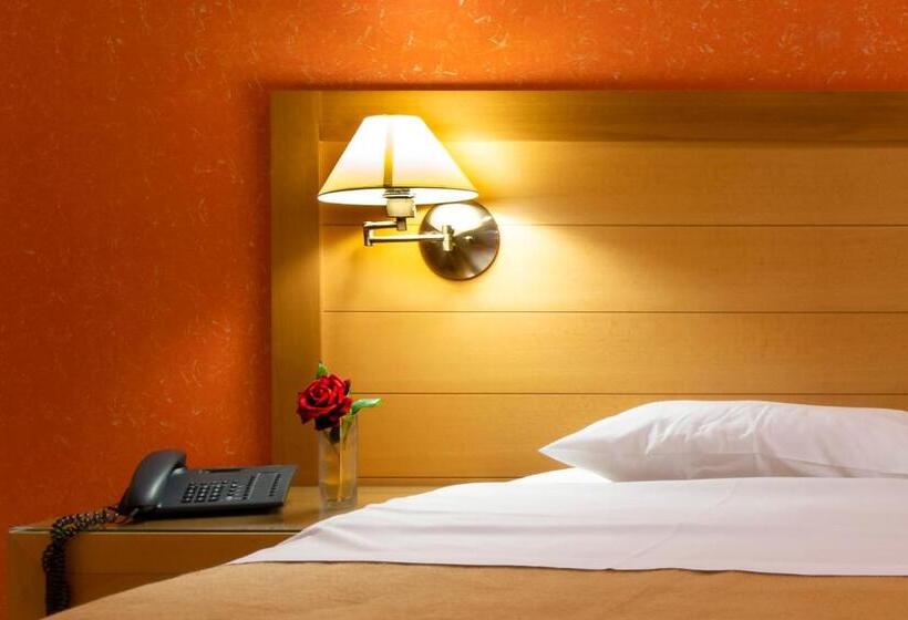 בית מלון כפרי Avra