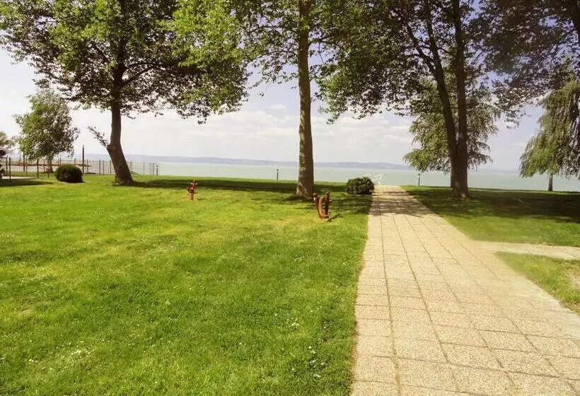 בית מלון כפרי Lido