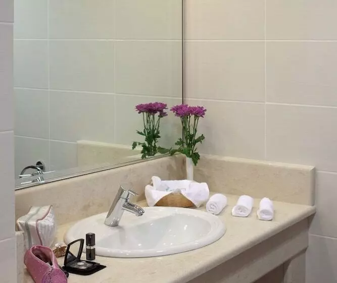 فندق Margarona Royal