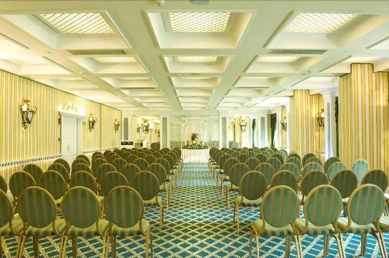 Отель Royal Olympic