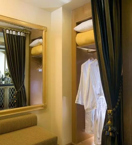 Отель Royal Olympic