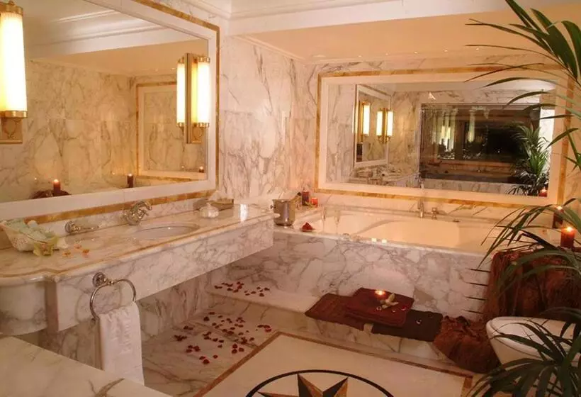 Отель Royal Olympic