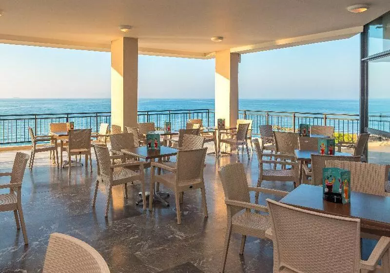 בית מלון כפרי Themis Beach