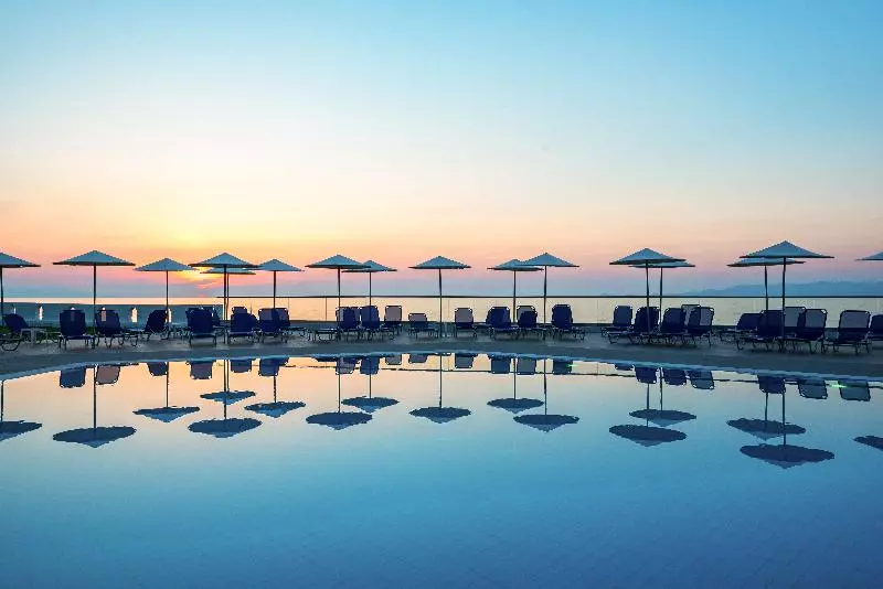 בית מלון כפרי Themis Beach