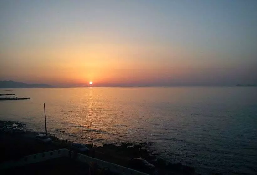 בית מלון כפרי Themis Beach