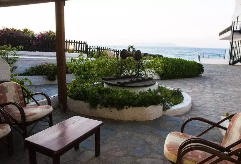 בית מלון כפרי Themis Beach