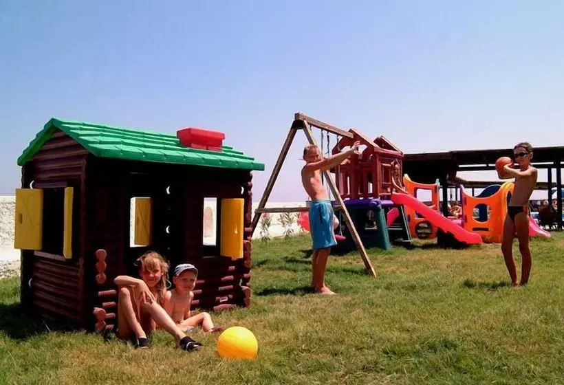 בית מלון כפרי Themis Beach