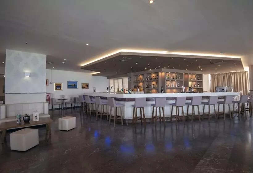 בית מלון כפרי Themis Beach