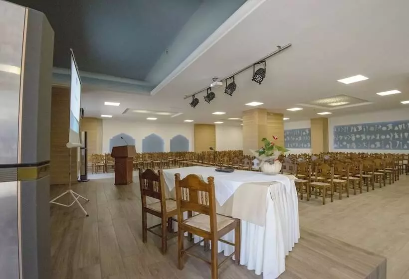 בית מלון כפרי Themis Beach