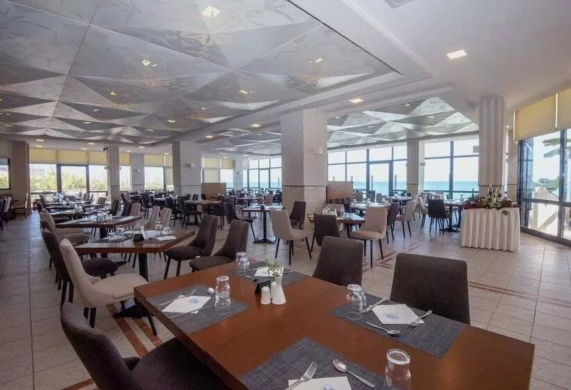 בית מלון כפרי Themis Beach