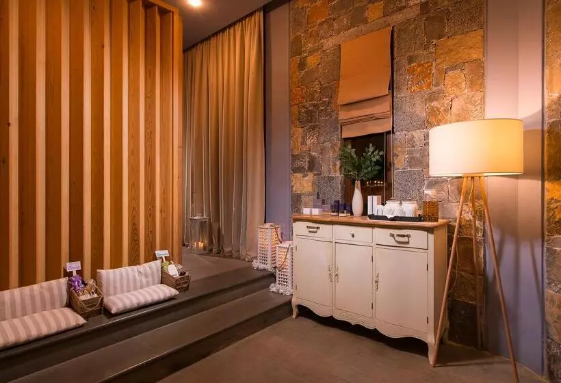 Kernos Beach Hotel & Bungalows