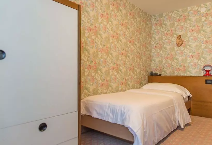 Отель Alla Posta   Famiglia Pra Dal 1866 A Caprile