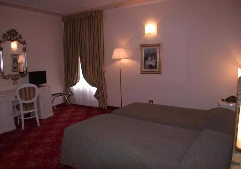 ホテル Grand  Cadenabbia